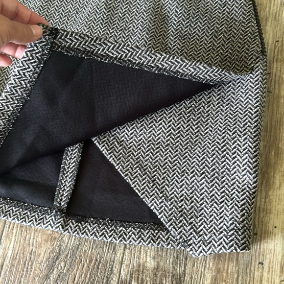 Everyday Chic Boutique Beautiful Skirt, Size Medium - Picture 5 of 12